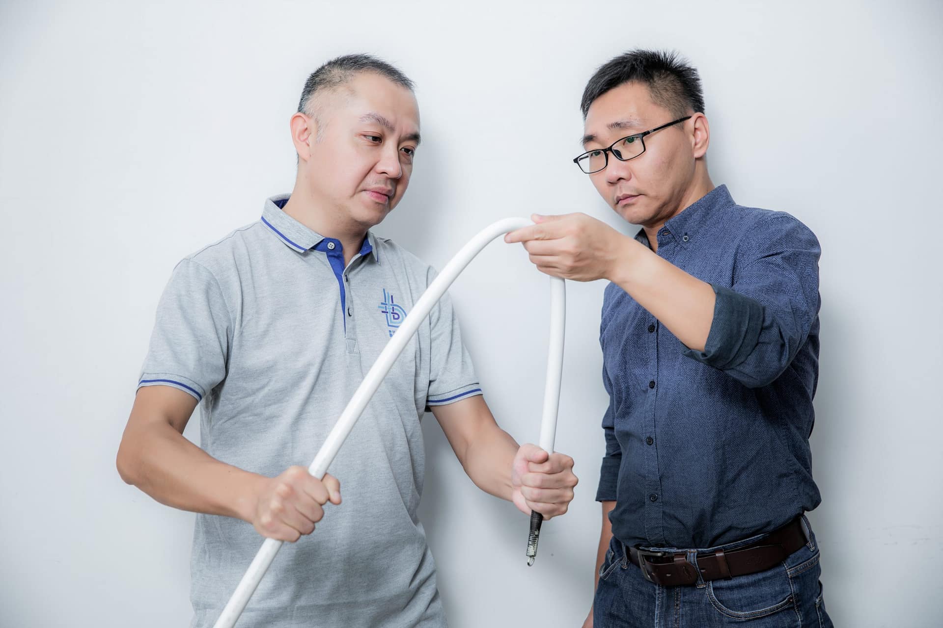 P08 1 S02 1 Engineer demonstrating how to bend a PVC conduit pipe